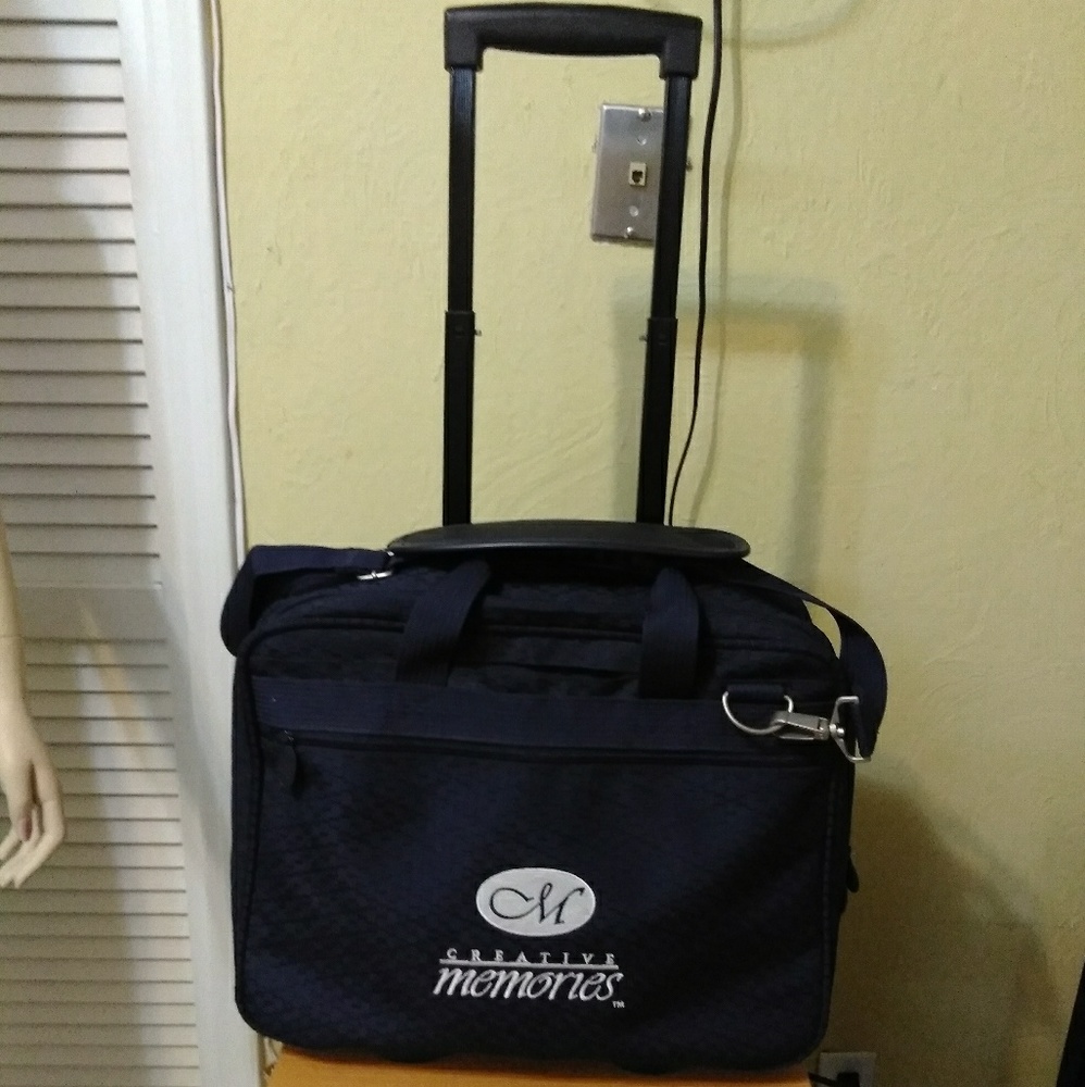 CREATIVE  MEMORIES  TRAVEL BAG
